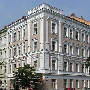 Machova Отель