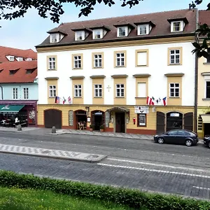 Otel U Krize, Prag