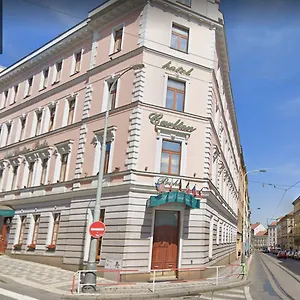 Otel Carlton, Prag