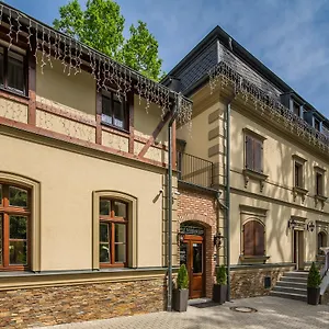 https://male-versailles.karlovyvary-hotels.com
